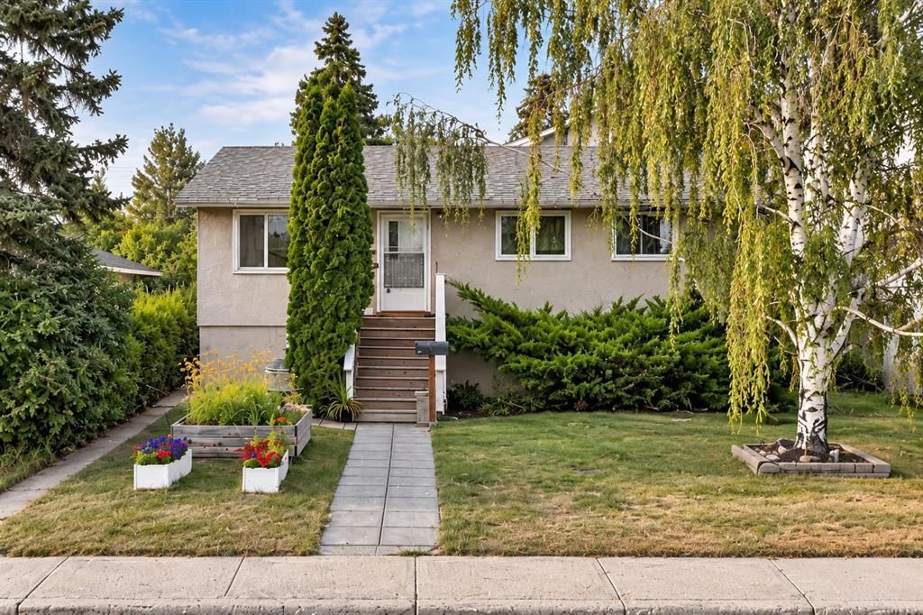 8344 47 Avenue NW, Calgary — main listing photo