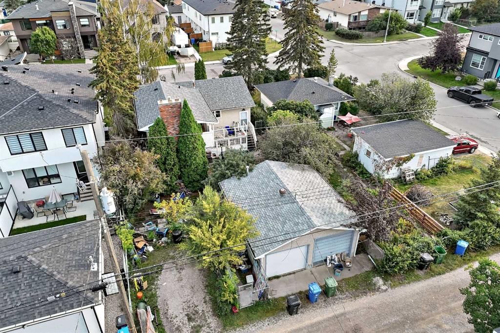 8344 47 Avenue NW, Calgary — photo 5 of 9
