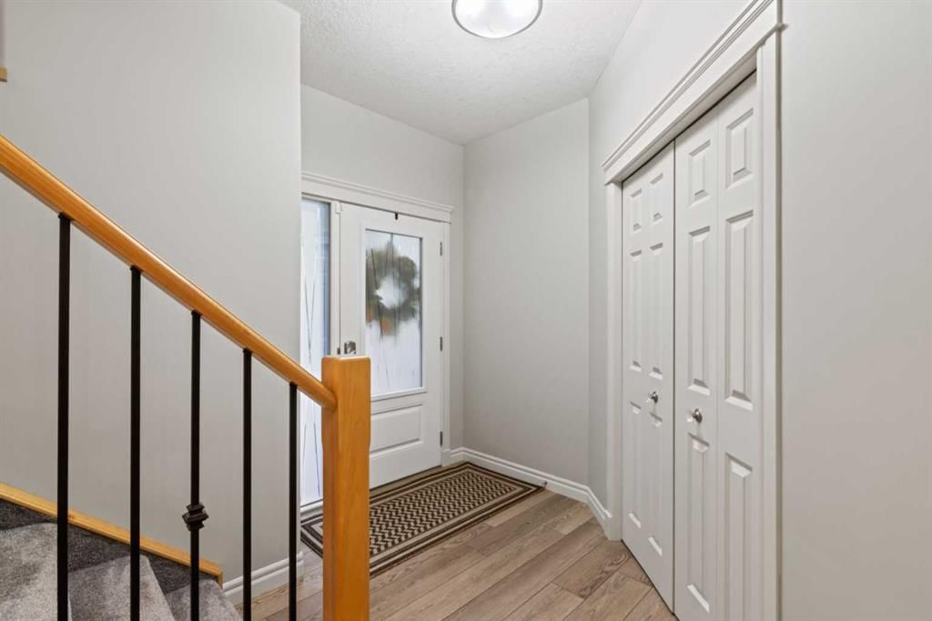 126 Chapman Close SE, Calgary — photo 2 of 34