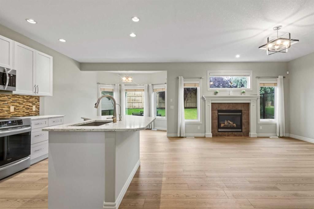 126 Chapman Close SE, Calgary — photo 3 of 34