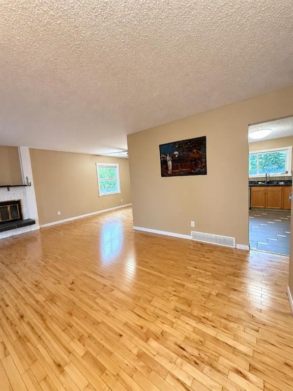 139 Maitland Road NE, Calgary — photo 3 of 17