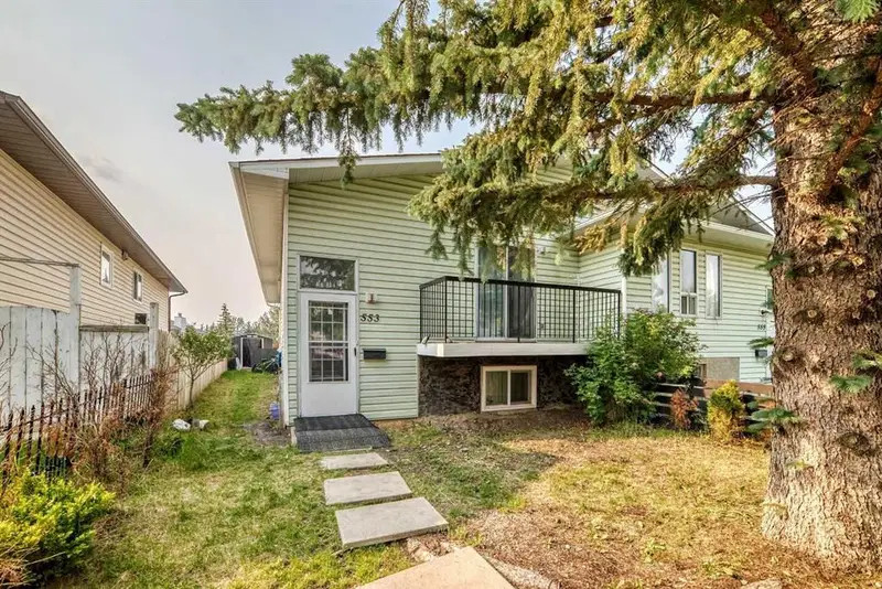 553 Macewan Drive NW, Calgary — photo 2 of 38