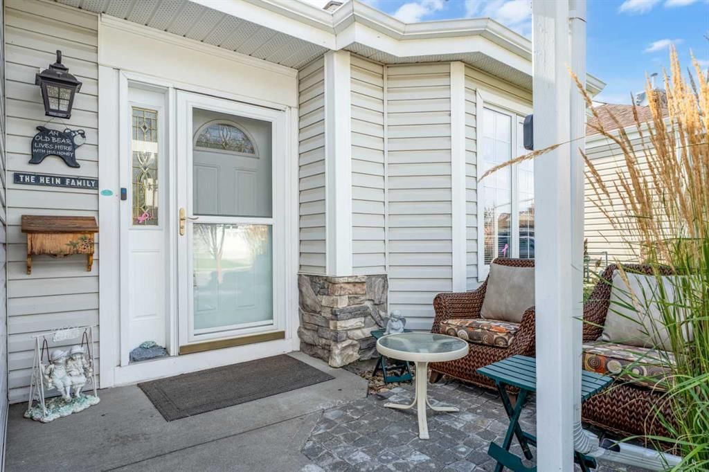 319 De Foras Close NW, High River — photo 4 of 45