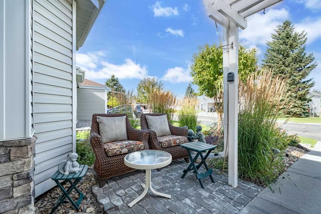 319 De Foras Close NW, High River — photo 5 of 45