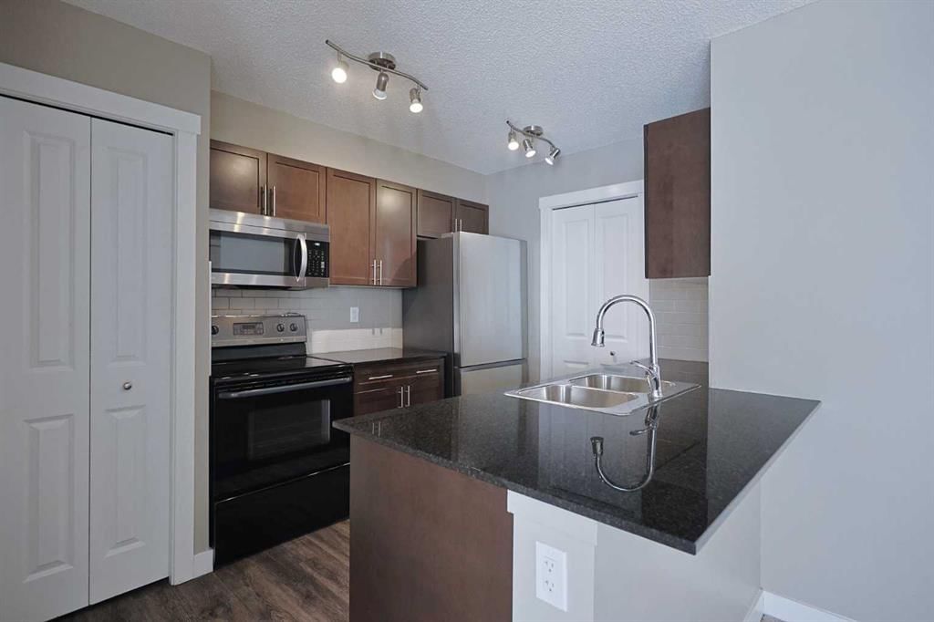305, 10 Kincora Glen Park NW, Calgary — photo 3 of 39