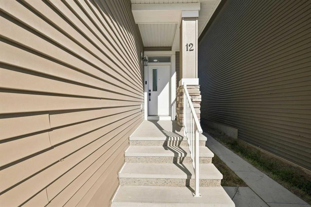 12 Corner Glen Row NE, Calgary — photo 4 of 50
