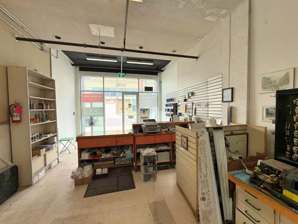 325B 17 Avenue SW, Calgary — photo 2 of 9