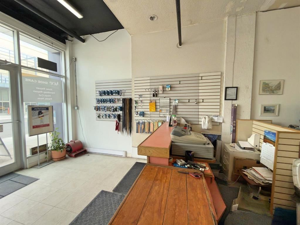 325B 17 Avenue SW, Calgary — photo 4 of 9