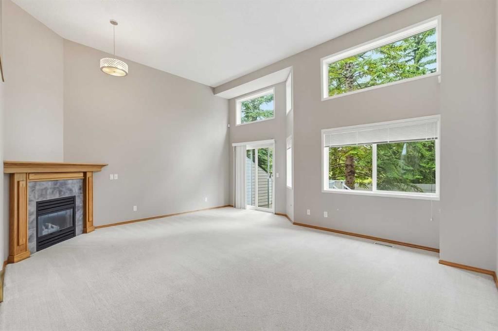 22 Lincoln Green SW, Calgary — photo 3 of 34