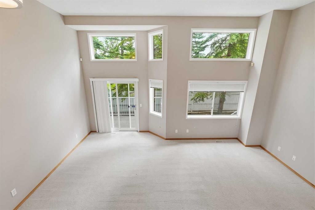 22 Lincoln Green SW, Calgary — photo 4 of 34