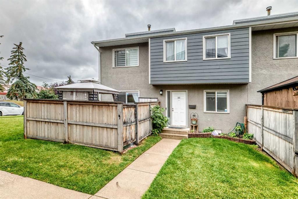 10, 219 90 Avenue SE, Calgary — photo 2 of 46
