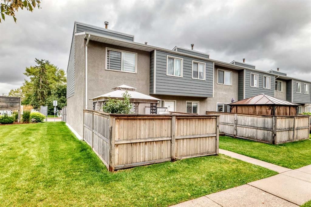 10, 219 90 Avenue SE, Calgary — photo 3 of 46