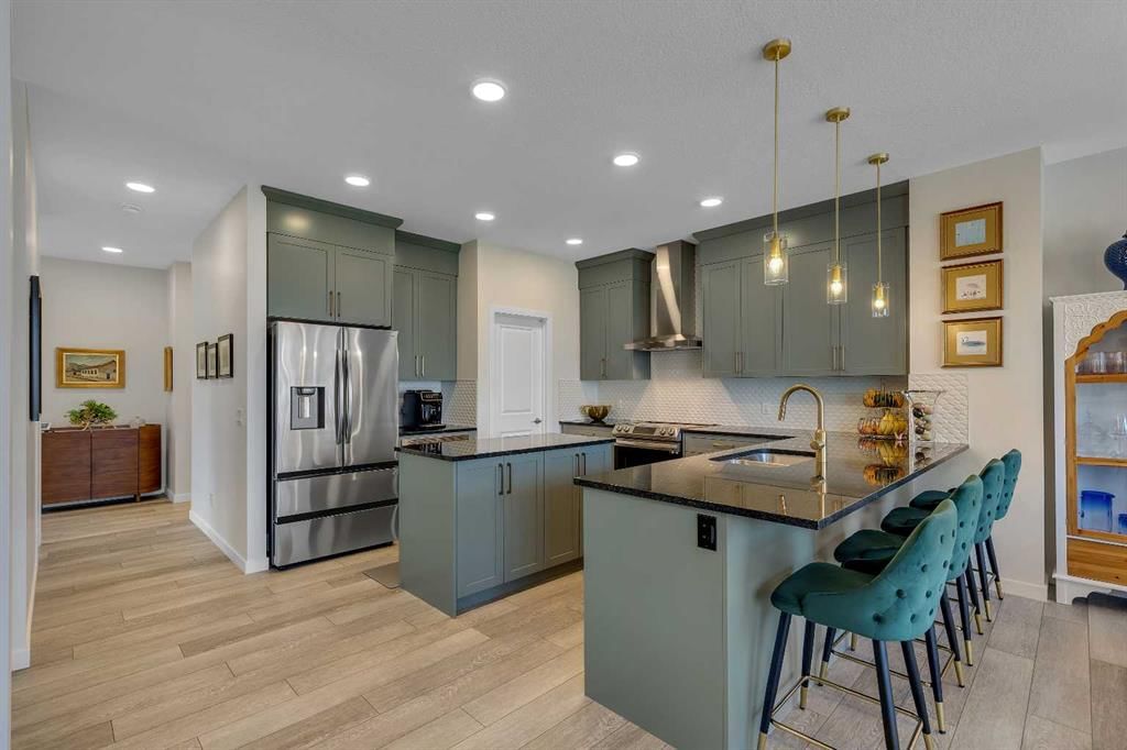 168 Magnolia Manor SE, Calgary — photo 5 of 44
