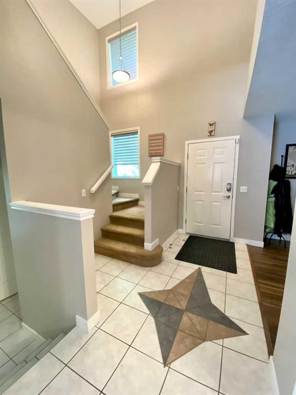 10 Elgin Drive SE, Calgary — photo 2 of 28