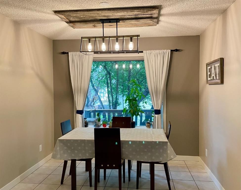 10 Elgin Drive SE, Calgary — photo 5 of 28
