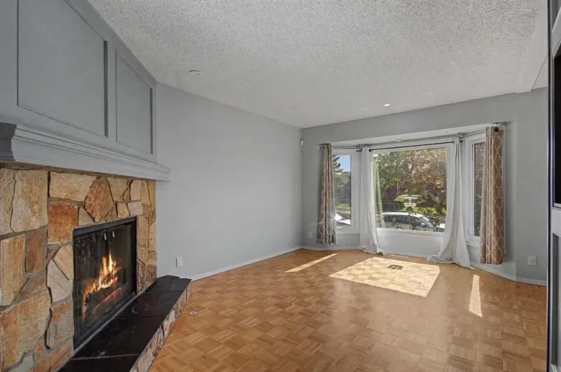 2444 Woodview Drive SW, Calgary — photo 3 of 34
