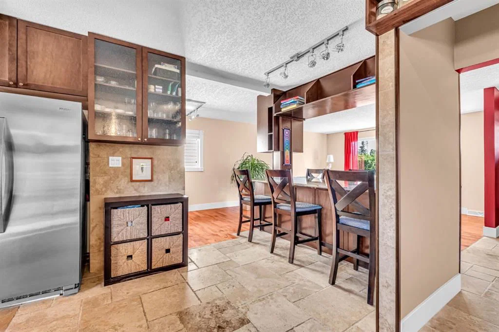 7207 Fleetwood Drive SE, Calgary — photo 3 of 49