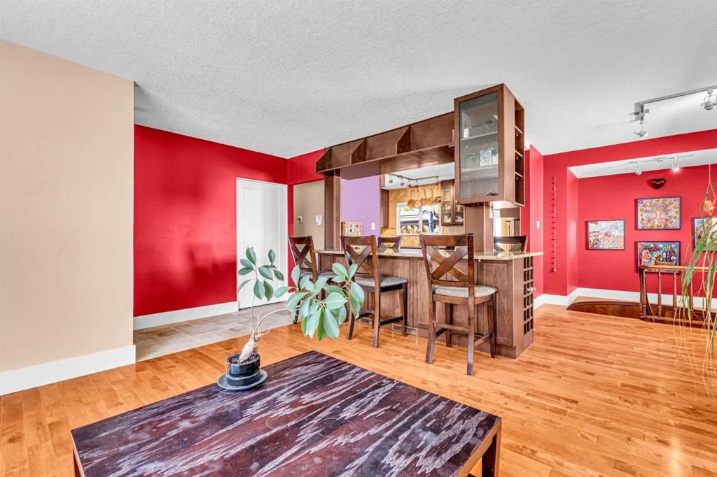 7207 Fleetwood Drive SE, Calgary — photo 4 of 49
