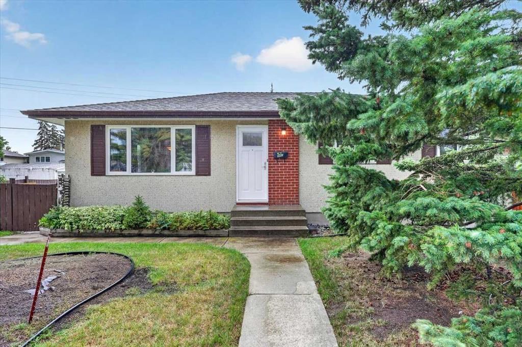 4647 Marwood Way NE, Calgary — photo 2 of 48