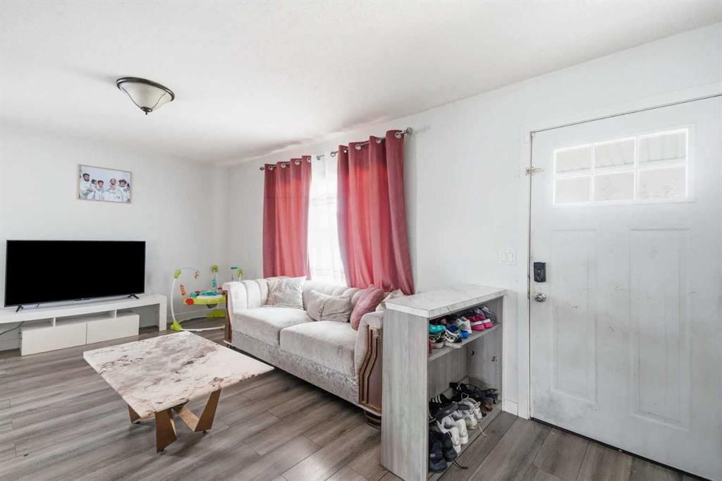 40 Penworth Place SE, Calgary — photo 4 of 41