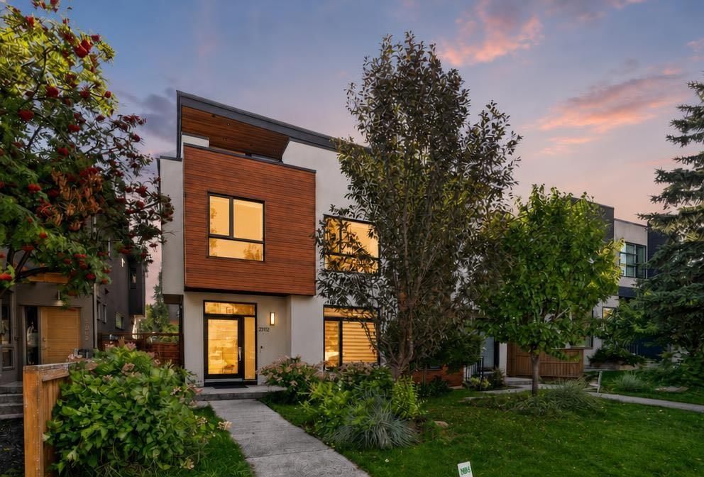3816 17 Street SW, Calgary — main listing photo