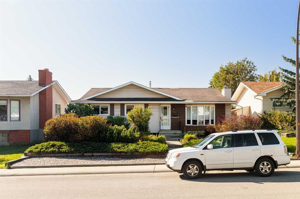 346 Rundleview Drive NE, Calgary — photo 3 of 37