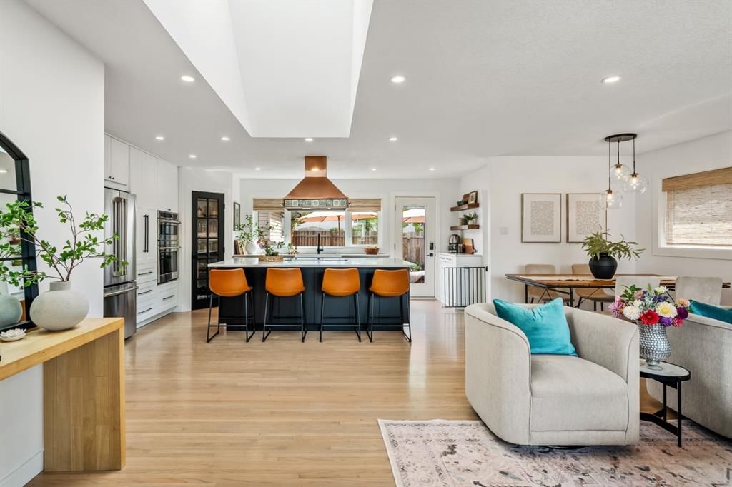 10832 Mapleford Road SE, Calgary — photo 4 of 50