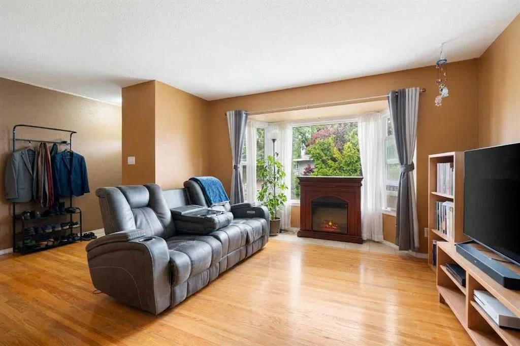 5009 North Haven Drive NW, Calgary — photo 5 of 32
