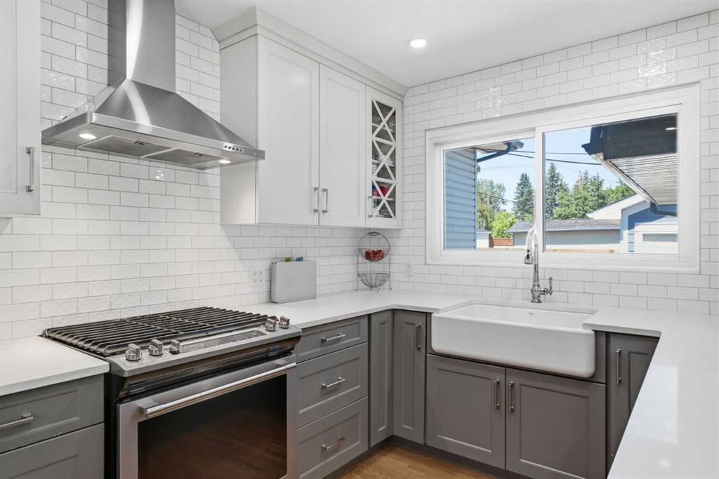 5008 Valiant Drive NW, Calgary — photo 5 of 48