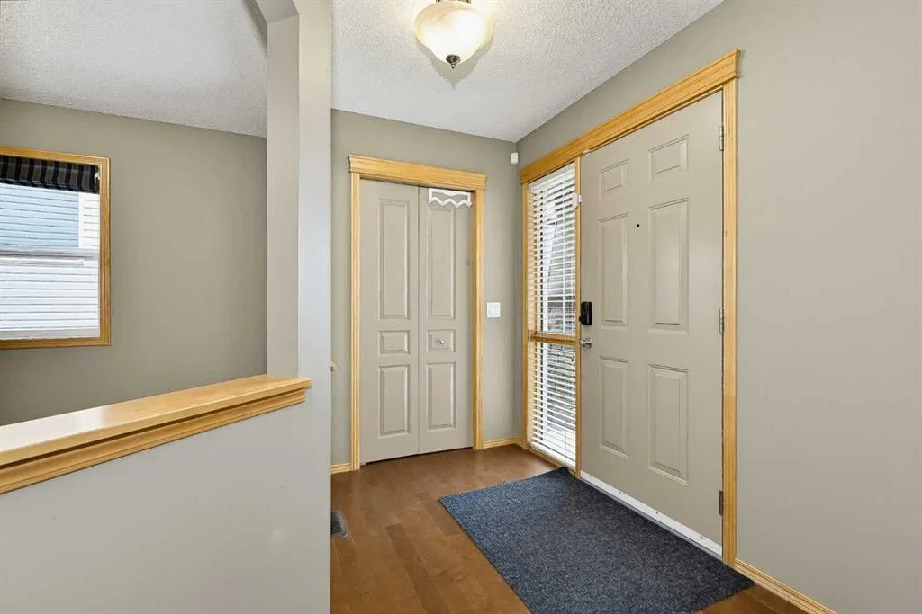 7308 26 Avenue SW, Calgary — photo 2 of 37
