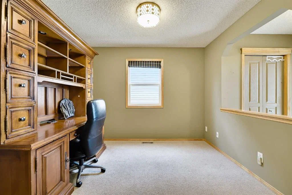 7308 26 Avenue SW, Calgary — photo 3 of 37