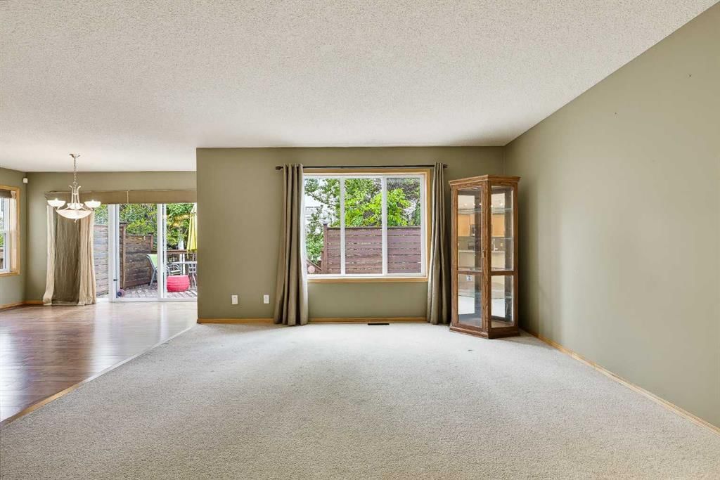 7308 26 Avenue SW, Calgary — photo 5 of 37