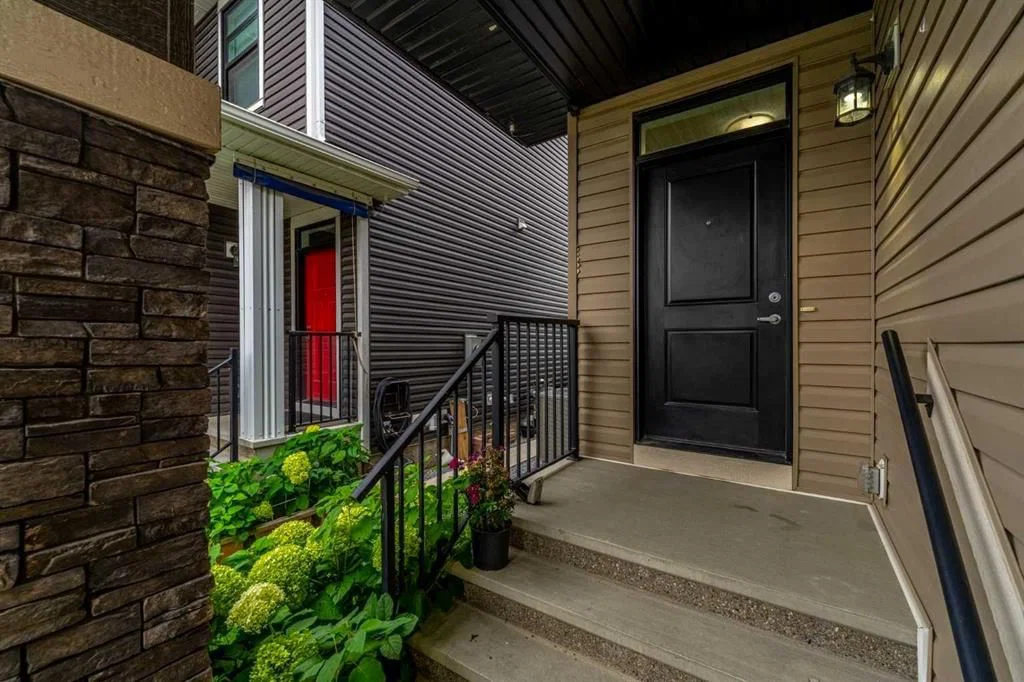 1040 Seton Circle SE, Calgary — photo 2 of 41