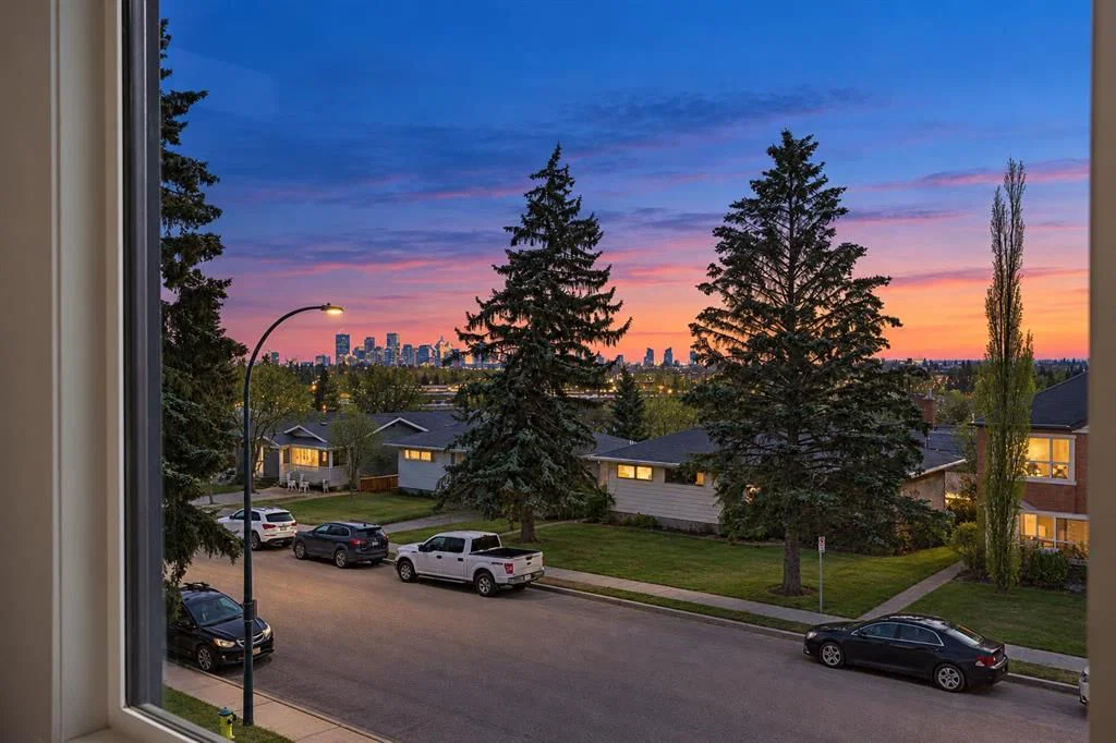 44 Collingwood Place NW, Calgary — photo 2 of 47
