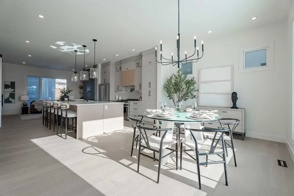 44 Collingwood Place NW, Calgary — photo 4 of 47