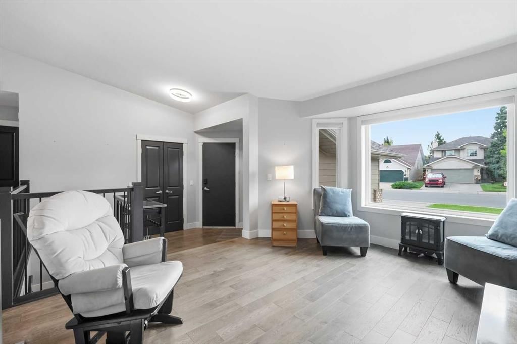 72 Sunlake Road SE, Calgary — photo 3 of 29