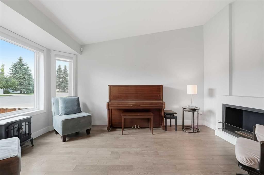 72 Sunlake Road SE, Calgary — photo 4 of 29