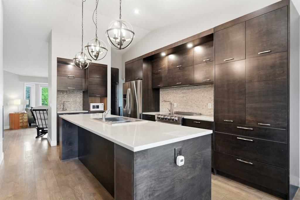 72 Sunlake Road SE, Calgary — photo 5 of 29