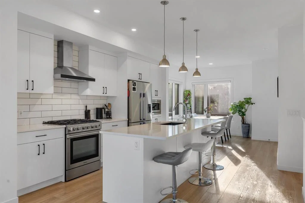 213 Greenbriar Common NW, Calgary — main listing photo