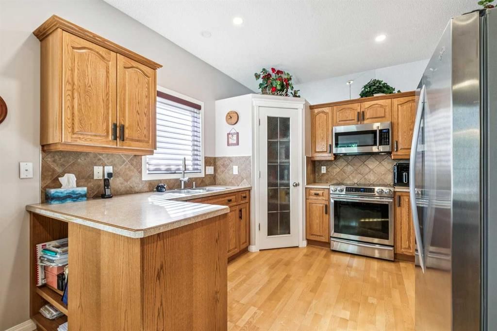 65 Scimitar Heath NW, Calgary — photo 2 of 36