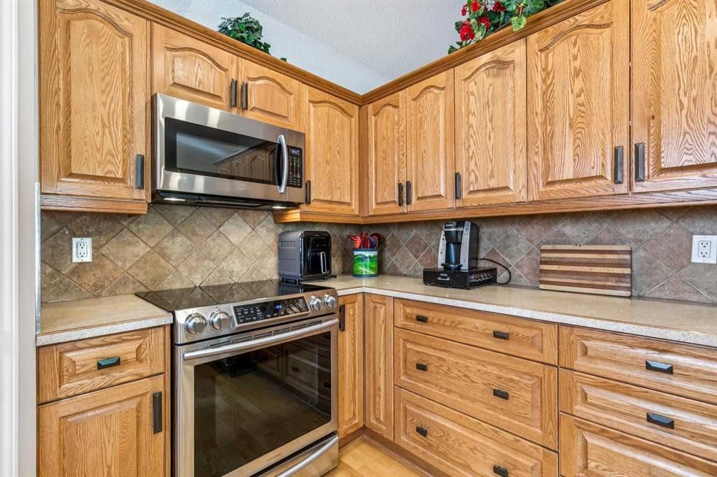 65 Scimitar Heath NW, Calgary — photo 3 of 36