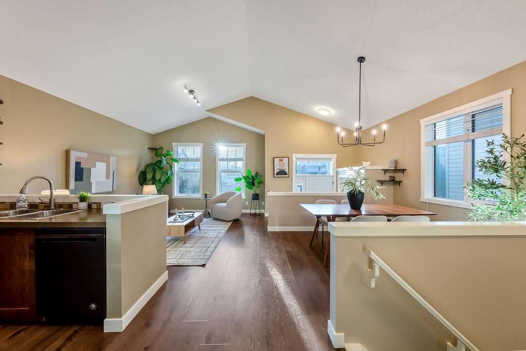 24 Elgin Meadows Manor SE, Calgary — photo 2 of 50