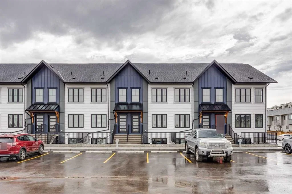 205, 40 Livingston Parade NE, Calgary — photo 2 of 17