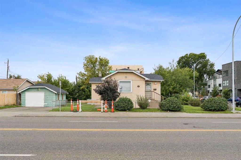 263 19 Avenue NE, Calgary — main listing photo