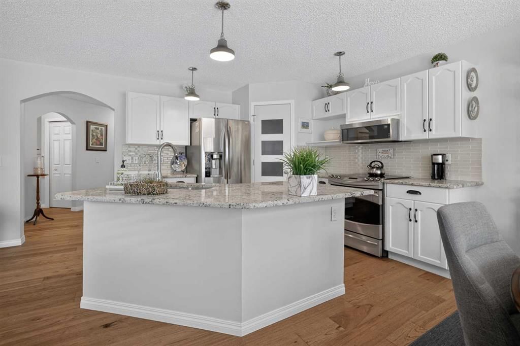 121 Rockyspring Terrace NW, Calgary — photo 3 of 38