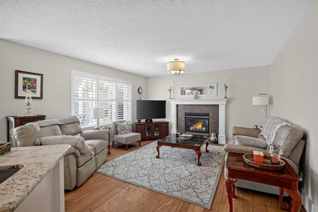 121 Rockyspring Terrace NW, Calgary — photo 4 of 38