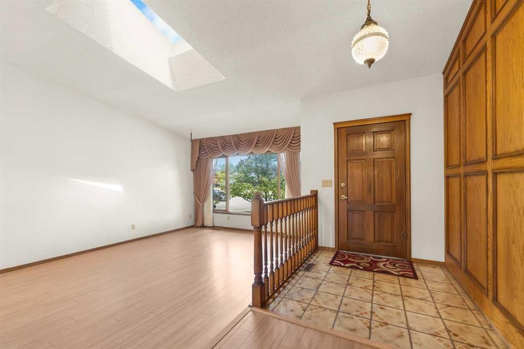 195 Edgepark Boulevard NW, Calgary — photo 2 of 44
