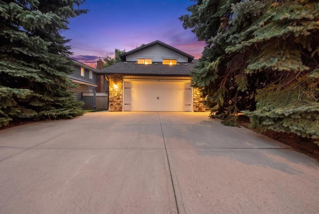 411 135 Avenue SE, Calgary — main listing photo