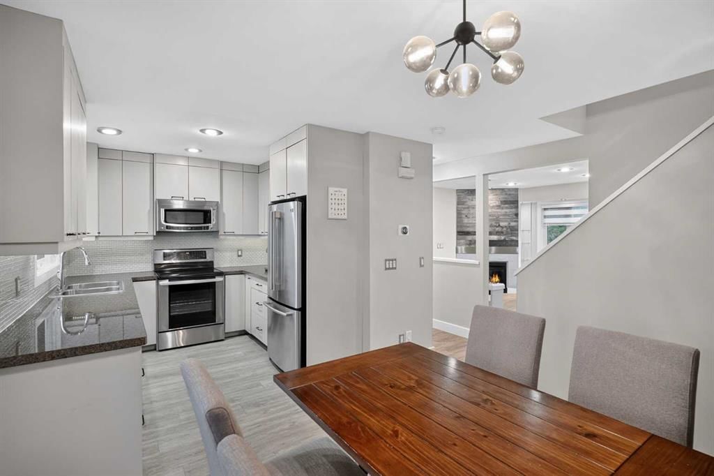 2732 16 Street SW, Calgary — photo 3 of 31