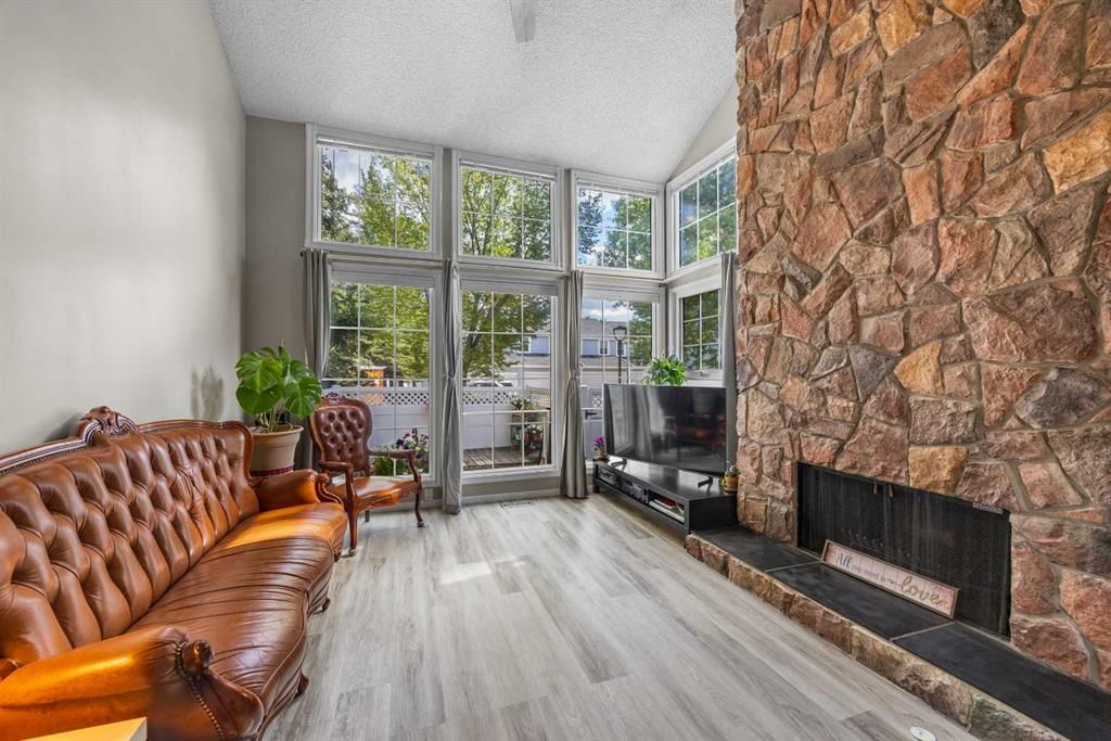 12, 28 Berwick Crescent NW, Calgary — photo 3 of 35